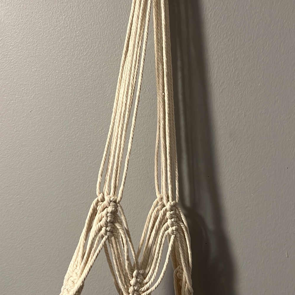 Cream Macramé plant holder - Picture 8 of 8